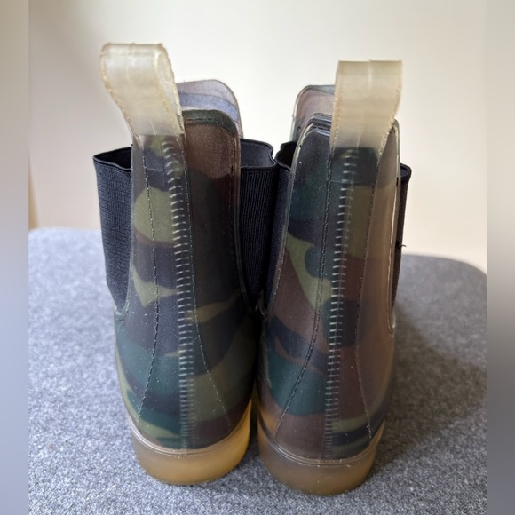 J.Crew Matte Chelsea Rain Boots – Olive Camo | Size 9 - Picture 4 of 7